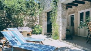 Rector's Villa - Charming Retreat in Old Town with Jacuzzi in Private Courtyard