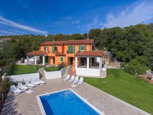 Charming Apartment in Ripenda Kras with Shared Pool