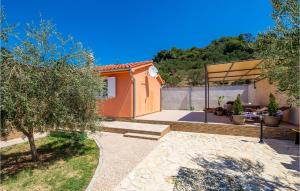 Awesome Home In Mundanije With Wifi