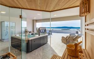 4 Bedroom Gorgeous Home In Pomer