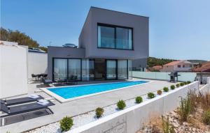 2 Bedroom Stunning Home In Sibenik