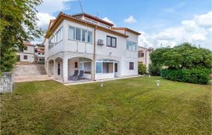 Amazing Home In Premantura With Wifi