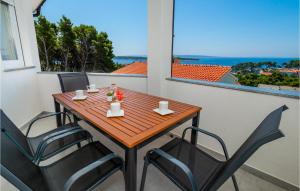 2 Bedroom Nice Apartment In Banjol
