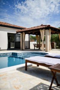 Wonderful Holiday House Bruno with heated pool