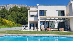 Holiday house in Split with sea view, terrace, air conditioning, WiFi 4937-1