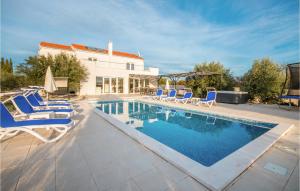 Awesome Home In Radosinovci