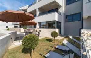 2 Bedroom Cozy Apartment In Zaton