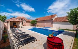 Beautiful Home In Benkovac With Sauna