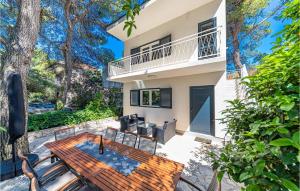 3 Bedroom Lovely Home In Jadrija