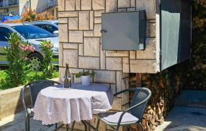 1 Bedroom Stunning Home In Senj