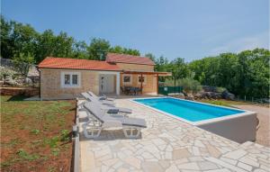Cozy Home In Poljica With Kitchen