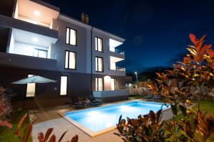 Luxury apartment Punta with sea view and swimming pool