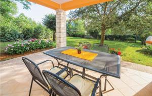 2 Bedroom Lovely Apartment In Labin