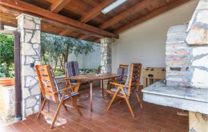 2 Bedroom Stunning Apartment In Pula