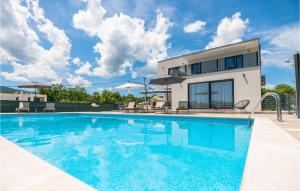 4 Bedroom Stunning Home In Grubine