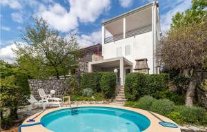 2 Bedroom Cozy Apartment In Jadranovo