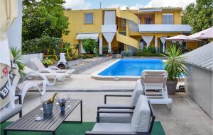 Cozy Apartment In Pakostane With House Sea View