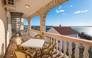 2 Bedroom Nice Apartment In Rtina