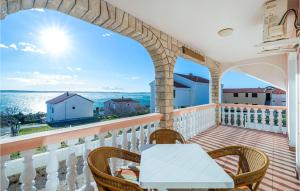 Gorgeous Apartment In Rtina With Wifi