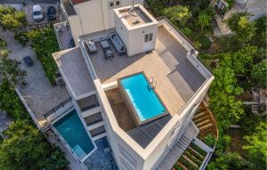 Awesome Apartment In Okrug Gornji