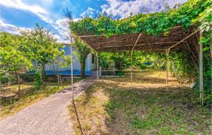 2 Bedroom Stunning Home In Pakostane
