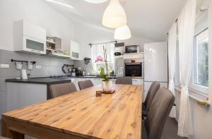 Guest house Gaj B4 in Hreljin with gym and barbecue